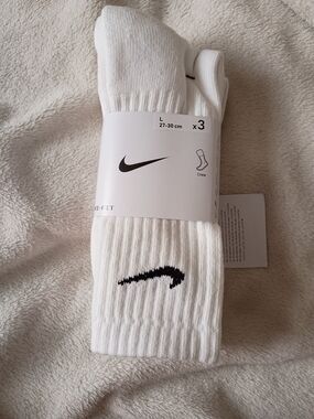 Nike Everyday Cushioned White Crew Athletic Socks with Black Swoosh - 3 Pack L